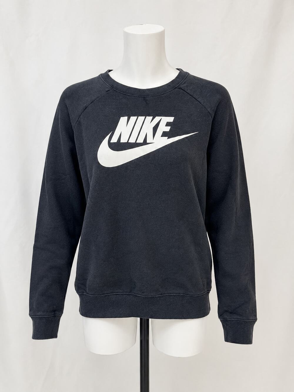 Nike Women’s Essential Logo Crewneck Sweatshirt Black Size Medium